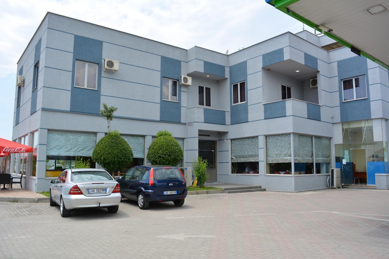 Hotel Alpet Rinas Exterior foto